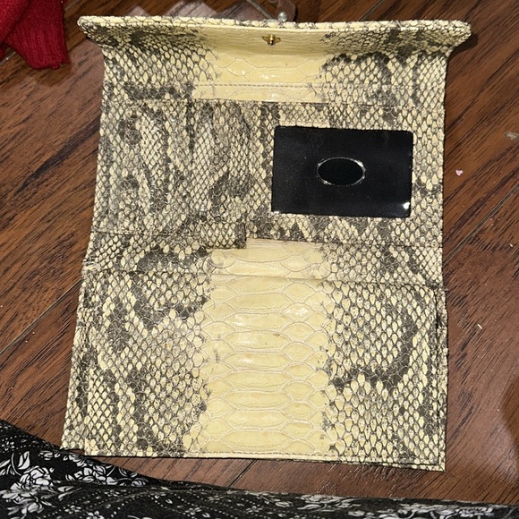 Guess wallet - Picture 3 of 3
